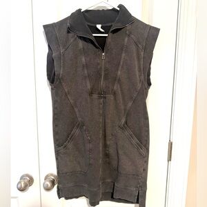 Sleeveless Gray Zip-Up Vest